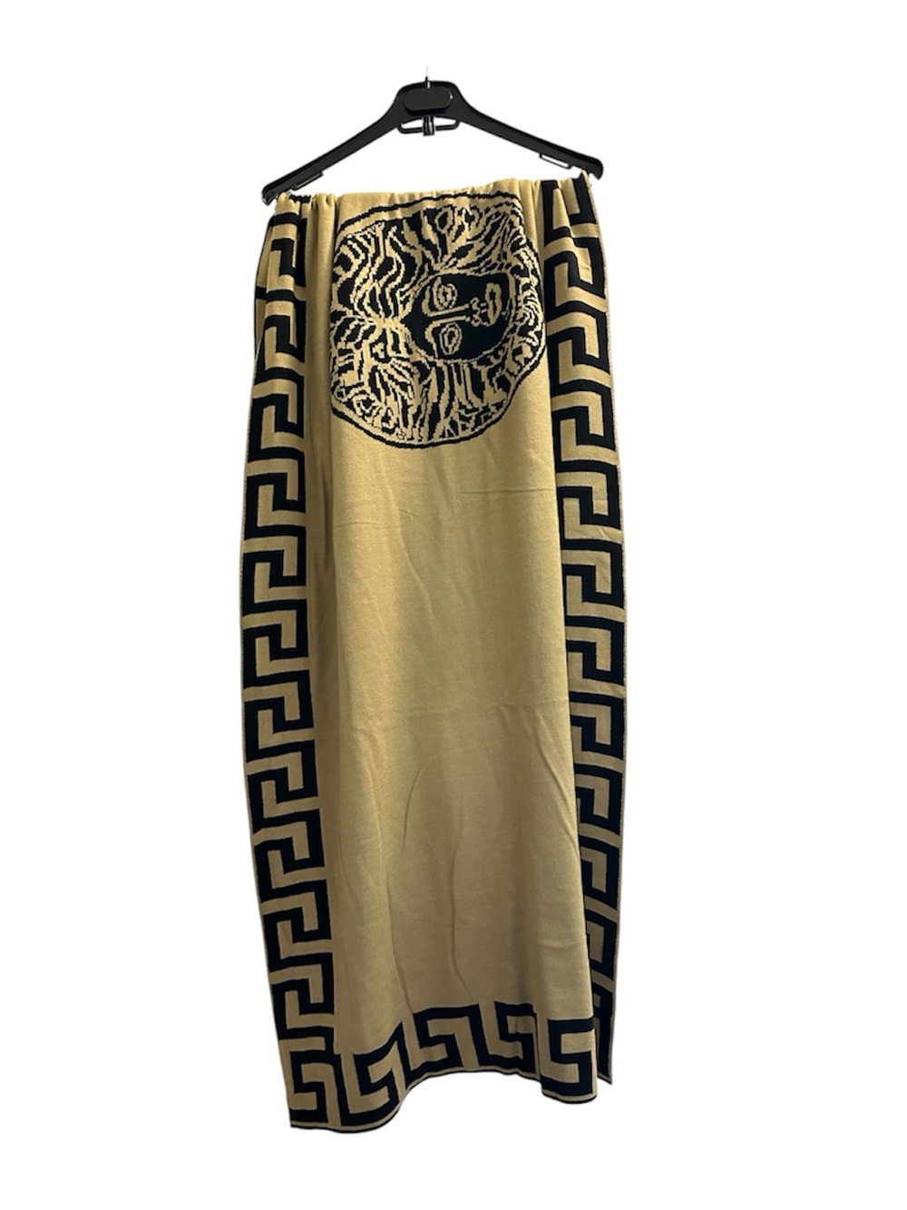 Medusa Motif Thick Knit Shawl in Beige and Black